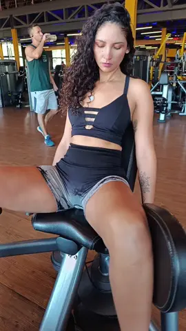 Fazendo força na academia  #blogueirinha #criadoradeconteudo #Lifestyle #influenciadora #Fitness #fit #treino 
