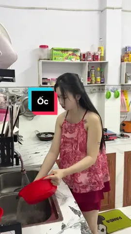 Chưa có lương nên ăn ốc đỡ mấy bà ơi🥺#xuhuongtiktok#cuocsongdocthan #betrangg 