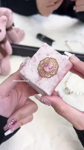 pretty !! #ring #rings #petal 
