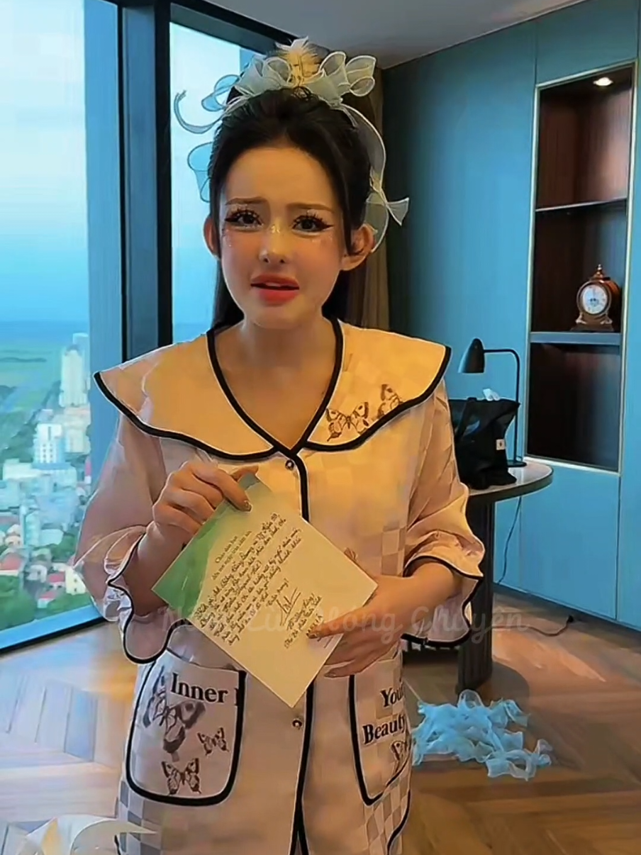Ngân 98 khịa bà chị được luôn vui tươi tặng thiệp bánh kem mà cười xỉu #ngan98 #ngancollagen #ncollagen #luongbangquang #dramma #fyp #foryou #xuhuong #tiktokgiaitri #namlunhongchuyen 