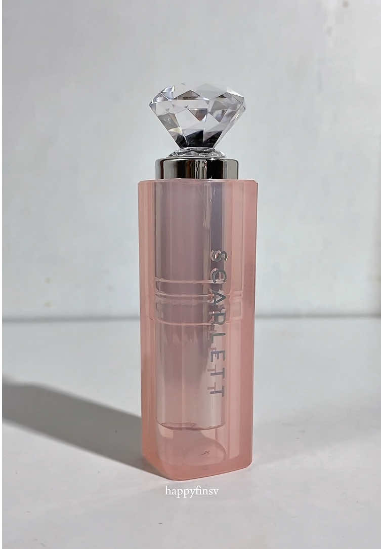 Glossy & protect lips✨ #lipbalm #lipspf #scarlett #lipgloss 