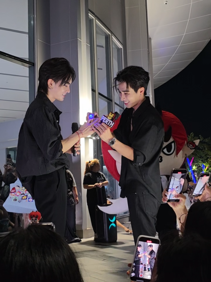 เพิร์ธมีแซนต้าอยู่ข้างกันแล้ว🖤🤍 ไม่เหงาแล้วนะคับ🥹 คนเก่ง👍🏻@PERTHPPE  thanks to be the best Bro @Santa  luv you Tata #perthppe #เพิร์ธแซนต้า #perthsanta #kdppe #santyofsanta #santapp 