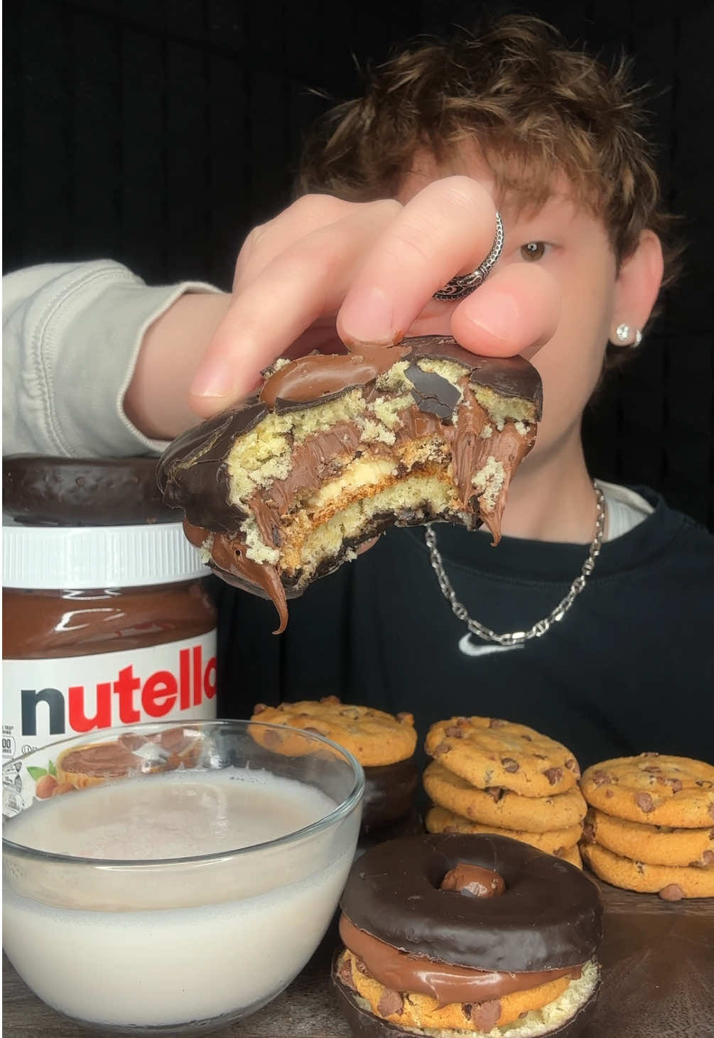 nutella cookie donut mukbang asmr 🍩 #asmr #mukbang #donuts #fyp #chocolate 
