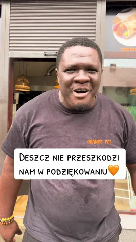 Deszcz nie przeszkodzi nam w podziękowaniu! 🌧️🧡 Dziękujemy za każde zamówienie i każdą opinię. Obiecujemy być coraz lepsi! #fyp #gliwice #poland🇵🇱 #polska #kebab 