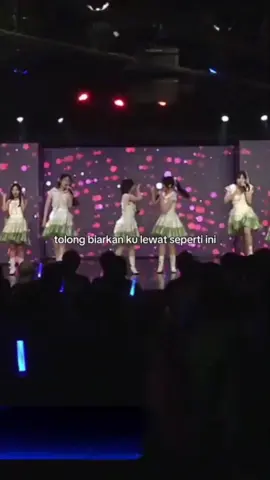 Lirik lagu video JKT48 Generasi 12 dan 13 Bersepeda Berdua (Futari Nori no Jitensha) Setlist Pajama Drive 2 Agustus 2025 #fyp #foryou #jkt48 #jkt48gen12 #jkt48gen13 #jkt48newera #bersepedaberdua #bersepedaberduajkt48 #futarinorinojitensha #futarinorinojitenshajkt48 #pajamadrive #pajamadrivejkt48 