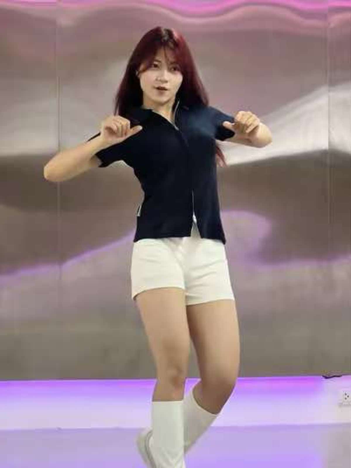 Nhạc bị cuốn á, (👕: @CEMMERY )(dc: @Chí Hiểnn @Xù ✩ úX @Nhật Minh ) #xh #dancetrend #fyp 