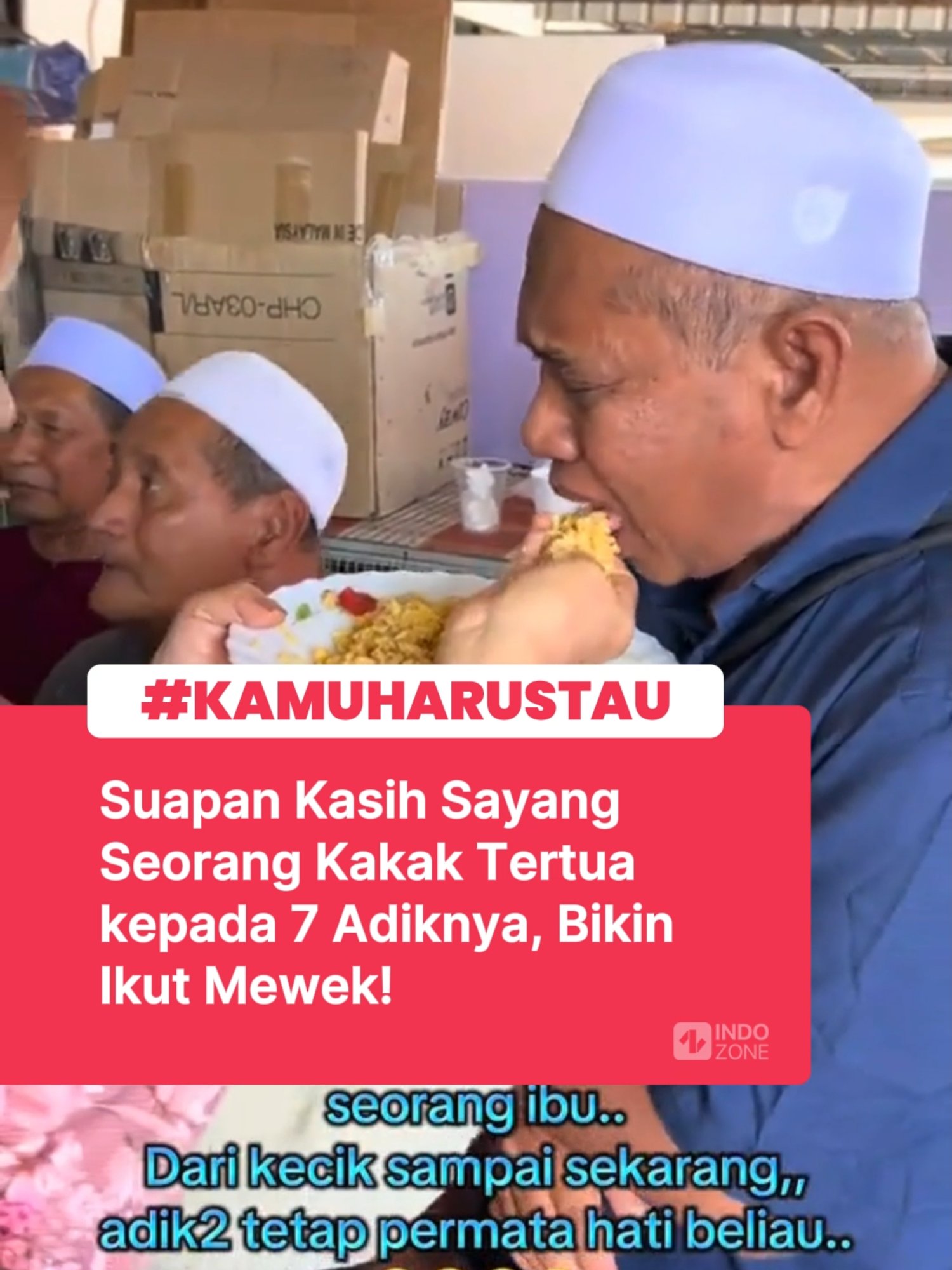 Sebuah video yang mengharukan menampakkan seorang kakak tertua dengan penuh kasih sayang menyuapi satu per satu tujuh adiknya, seolah menggantikan peran sang ibu. Momen itu begitu menyentuh ketika para adik yang menerima suapan tak lagi sanggup menahan haru dan akhirnya menangis tersedu-sedu sambil memeluk erat sang kakak, seolah ingin menyampaikan betapa besar cinta dan terima kasih yang mereka rasakan atas pengorbanan dan perhatian yang selama ini tak henti sang kakak curahkan untuk mereka semua. Semoga selalu rukun ya, Pak, Bu🥹 Video: TikTok/annaasraf15 [Baca berita dan informasi menarik lainnya hanya di www.indozone.id]