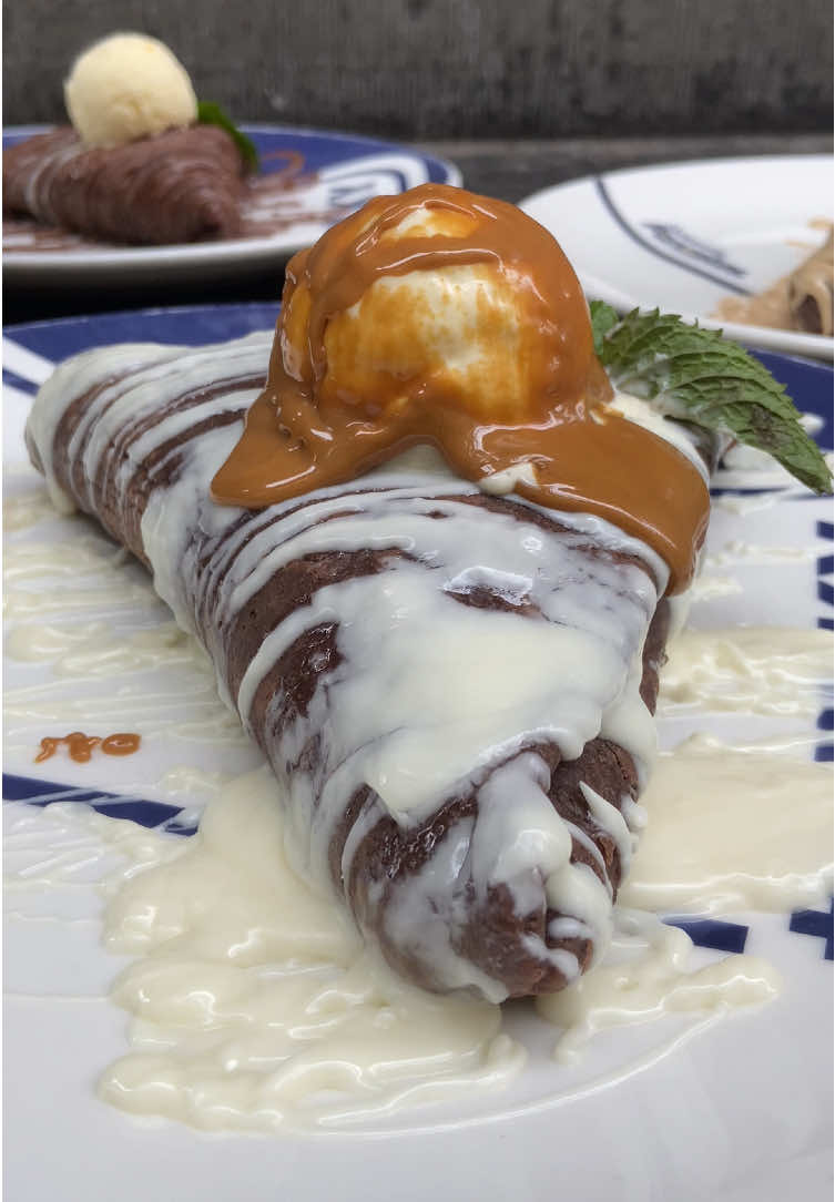 🍽️ Chocolate crêpe | white chocolate | vanilla scoop | lotus topping 📍 Barndesteeg 13H, 1012BV Amsterdam #crepes #pancakes #lunch #breakfast #FoodTok