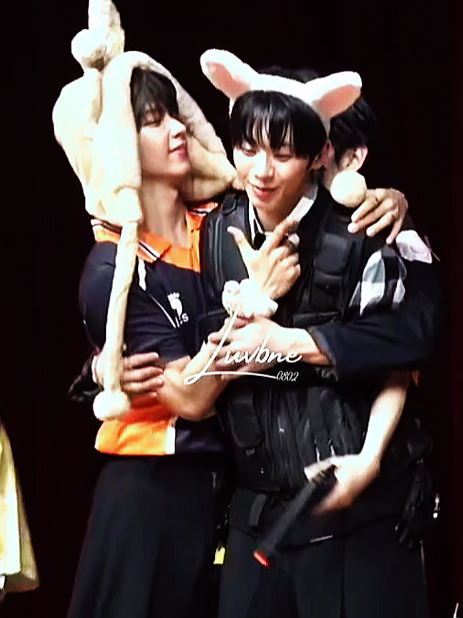 THE GREAT WALL OF STEVEN🔥😂crdt:Luvbne♡ #stejay #ahof  #woojay #jl #steven #jeongwoo #fyp #kpop #ahof_official #jlgaspar #cute #funny #kpopfyp 