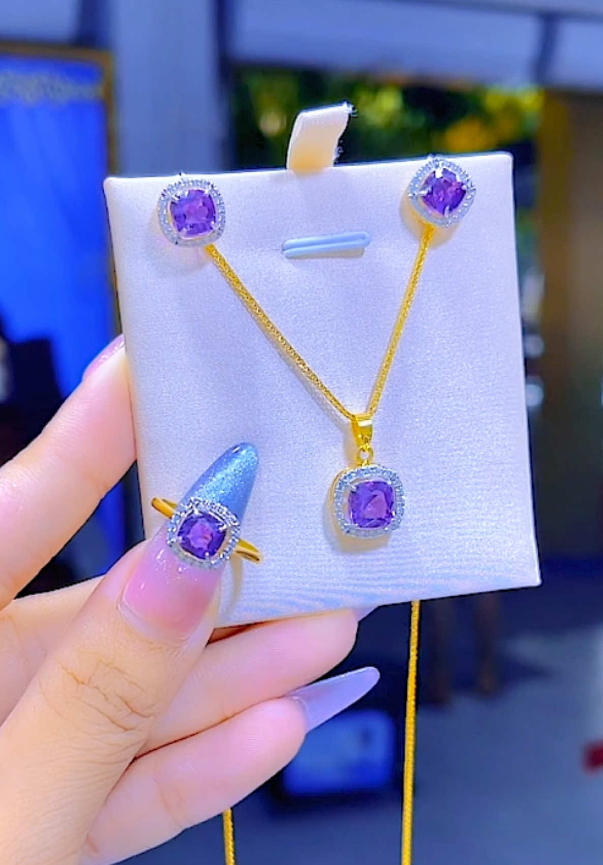 #zwehtetgoldandjewellerychannel1 #ဇွဲထက်စိန်ရွှေရတနာဆိုင် #shortfilm #jewellery #4milionviews #18k #biggestbrandedqualityfirst❤️ #ကြိုက်ရင်ကြိုက်တယ်မန့်ခဲ့နော်🥰 #ရောက်စမ်းfypပေါ်😒myanmartiktok 