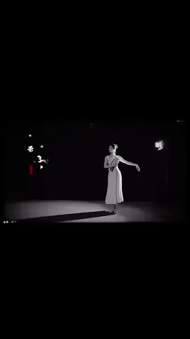 💚拼团班·《闻香识女人》🌸官宣💚拼 团班·《闻香识女人》官宣 开班时间:8月9日 每周六 | 17:30-19:00 完整版 | 5节结课 原创编舞:袖池舞蹈 剧目时长:1分35秒 自备道具:报纸、帽子、裙子 授课老师:娜娜老师 难度系数: 🌟🌟 #成人零基础舞蹈培训 #成人古典舞 #闻 香识女人 #南京十三钗舞坊 #中国舞南京