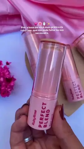 A Base Stick Perfect Blend Ruby Rose é ideal para quem busca praticidade e eficiência. Com formato em bastão, oferece fácil aplicação e cobertura uniforme, com acabamento matte e fórmula enriquecida com Vitamina E e Ácido Hialurônico, proporcionando hidratação e aspecto natural. #basestick #basestickrubyrose #baserubyrose #perfectblend #baseembastao #rubyrose #amargosa #milagres #brejoes