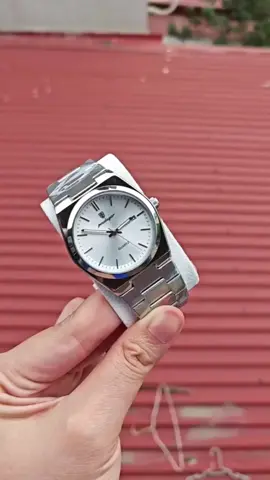 🕰️ حصريًا في تونس ولأول مرة! 🔥 اكتشف روعة ساعة Poedagar 930 الجديدة – تصميم فخم يجمع بين الأناقة والدقة! ✨ متوفرة بلون أبيض ملكي ولون أزرق غامق شبيه بالأسود يخطف الأنظار 💙⚪ 💥 بـسعر 65 دينار فقط! وموش هذا فقط... الباكو مجاني مع الساعة! 📦 التوصيل سريع لكل الولايات 🎁 عرض محدود للناس اللي تعرف قيمة التفاصيل! 👇 اطلبها الآن وخلي الستايل متاعك يحكي عليك. ---  #poedagar930 #ساعة_فخمة #ستايل_رجالي #ساعة_يد #ساعات_رجالية #ساعة_راقية #tunisianstyle #ساعات_تونس #اكسسوارات_رجالية #ساعة_اليومية #ساعة_موضة #ساعة_انيقة #ساعات_فخمة #trend2025 #fashionwatch #wristwatchlover #styleaddict #tunisianshop #tiktoktunisia #instatn #ساعة_بعرض