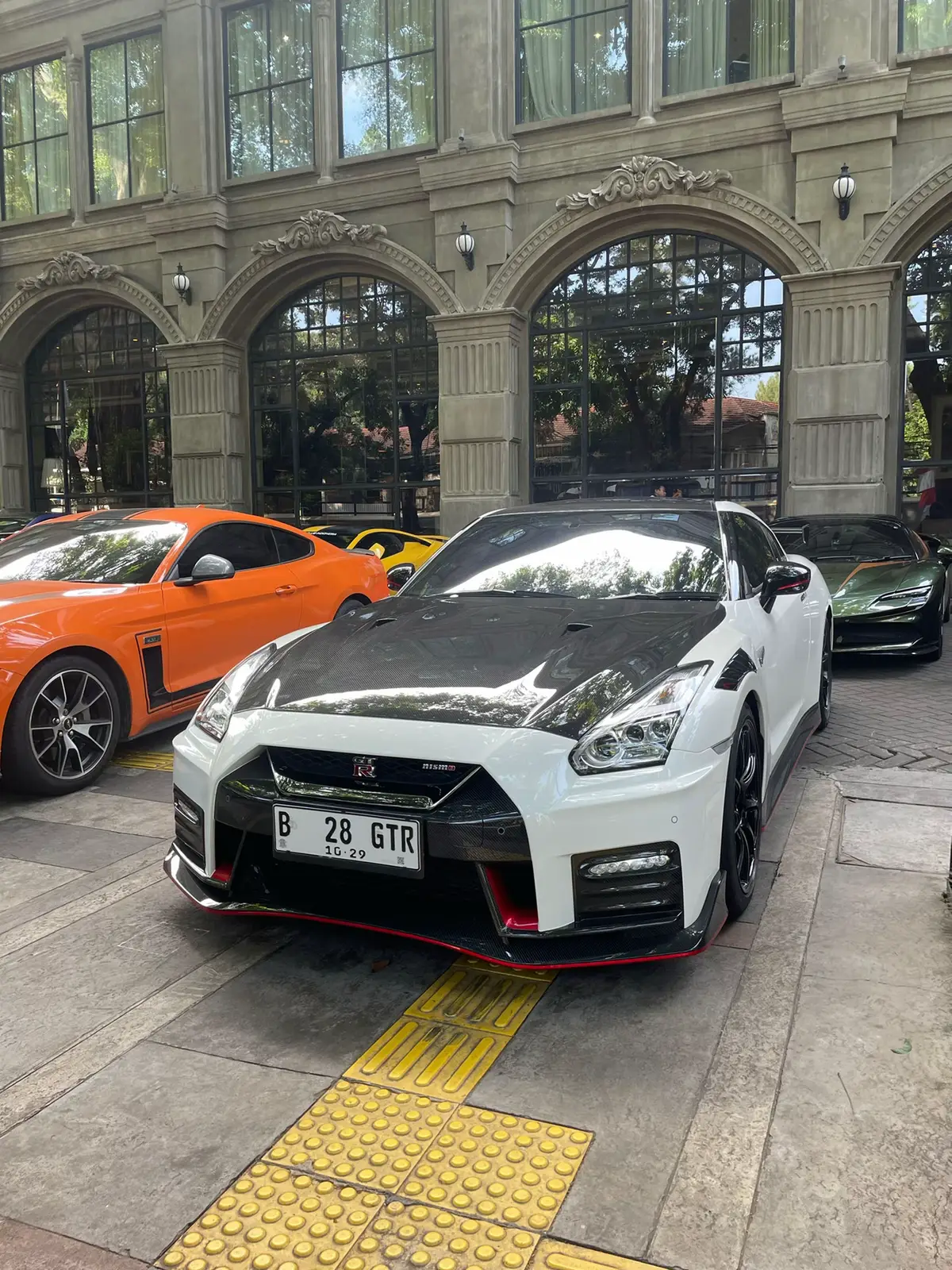 spotting with @alaga #ilove #sunday #sundaymorning #morning #gunawarman #bunna #bunnasenopati #sports #sportscar #jdm #nissan #r35 #r35nismo #porsche #bmw #i8 #m4 #m4competition #lamborghini #lambo #ferrari #ferrarisf90 #sf90 #488 #458 #astonmartin #rollsroyce #rr #phantom #mercedesamg #mercedes #sls #porsche #gt2 #gt2rs #gt3 #gt3rs #mclaren #toyota #supra #supramk4 #fnf #paulwalker #bydseal #stance #hondansx #nsx #m3 #m3competition 