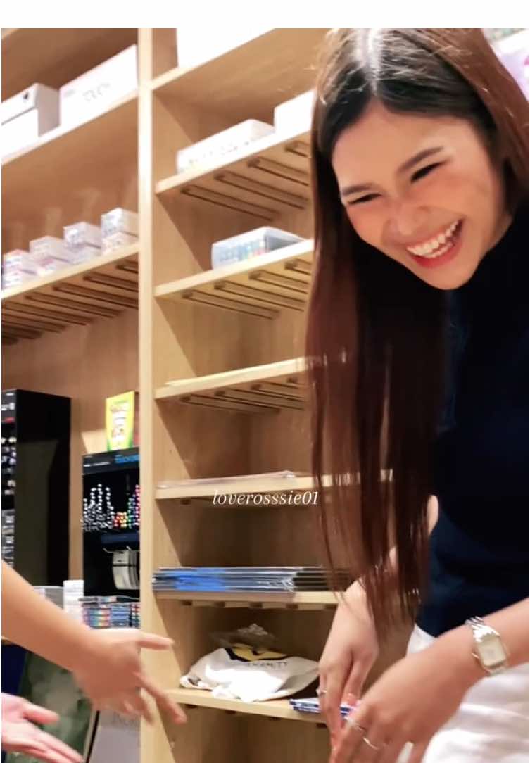 Ano kaya ang ginawa kong tama in my past life to deserve seeing Jhoanna up close in this lifetime? And that smile gets me everytime, please don’t ever loose it @JHOANNA. #LikhAmity #BINI #BINI_Jhoanna #TeamJhoannaxLuminaryStudiosPH
