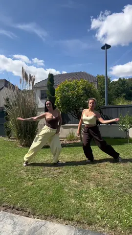 Un petit kiff de 2h après un mois sans danse avec ma go 🫶🏻 #reggaetón #danceforlife #dancewithme #reims #friendgoals #pourtoi #fyp 