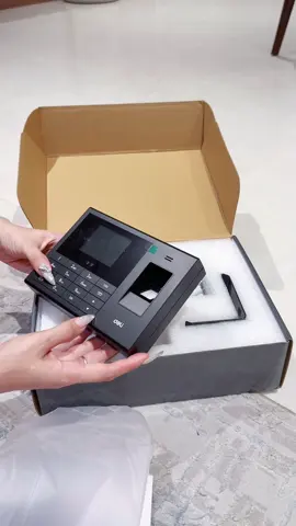 Máy chấm công Deli 