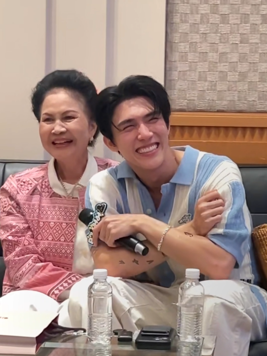I just want to say how deeply grateful I am to Boom’s parents—for raising such a beautiful soul. They didn’t just raise a talented man, she raised someone full of heart, respect, and warmth. Thank you for giving the world someone so special🥹🤍 cr. Ka_ate13 (x) , CandyBall (red note)  #smartboom #bxxmrvw #boomraweewit  #bl #fyppppppppppppppppppppppp  @bxxm_rvw 