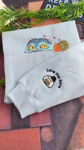 The cutest sweatshirt has appeared 😱  #kpopdemonhunters #derpytiger #huntrix #sajaboys #kpopdemonhuntersjinu #jinu #embroideredsweatshirt 