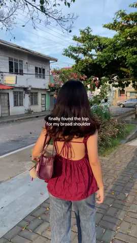 Ang ganda rin ng pagka backless, pero di halatang fav ko ang red/maroon HAHAHA #top #backlesstop #backless #fashiontiktok #fyp 