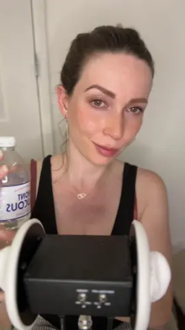 Un peu de sticky sur une bouteille bien fraîche 💧✨ Parce qu’il fait chaud, et s’hydrater, c’est essentiel  #ASMR #StickySounds #Hydratation #Chaleur