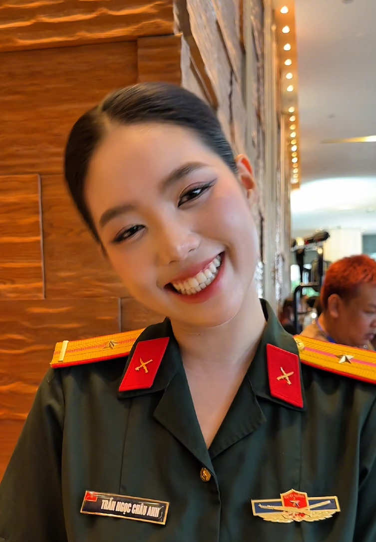 +1 fangirl vào giỏ hàng, á hậu thì cũng phải mê hoa hậu thui @chauanhtn nhờ? #kyduyen #nguyencaokyduyen #missuniversevietnam #tranngocchauanh 