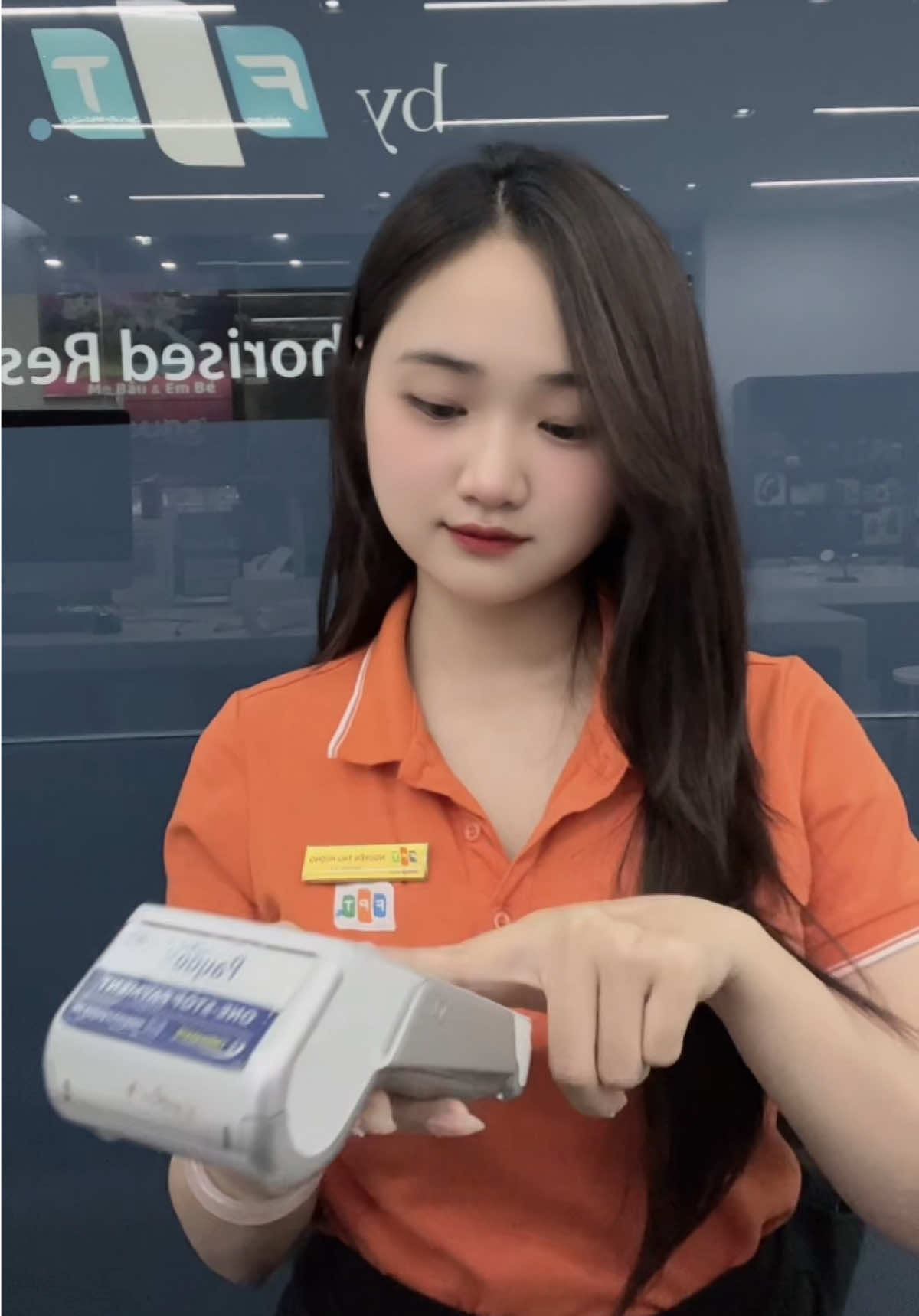 Cháu xin 2 tị để múc ngay 30 coăn Iphone ở FPTShop ạ 🥰🥰  #fptshop #roixacontraitoi 