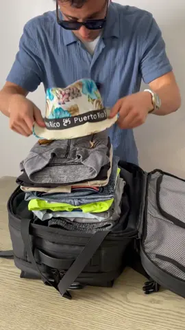 Airlines hate how much money you can save with this travel backpack. 😎 #travel #travelhacks #backpacking 