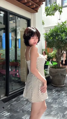Chiếc váy chấm bi đầu tiên hihi