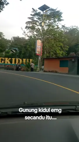 Akhirnya bisa kesini lagii.... Gunung kidul selalu bikin rindu 💜 #gunungkidul  #wonosari  #wonosarigunungkidul  #wisatagunungkidul  #pantaigunungkidul 