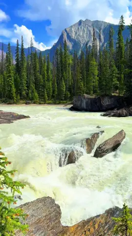 #Canada #Yoho National Park #Field🇨🇦🌈💙