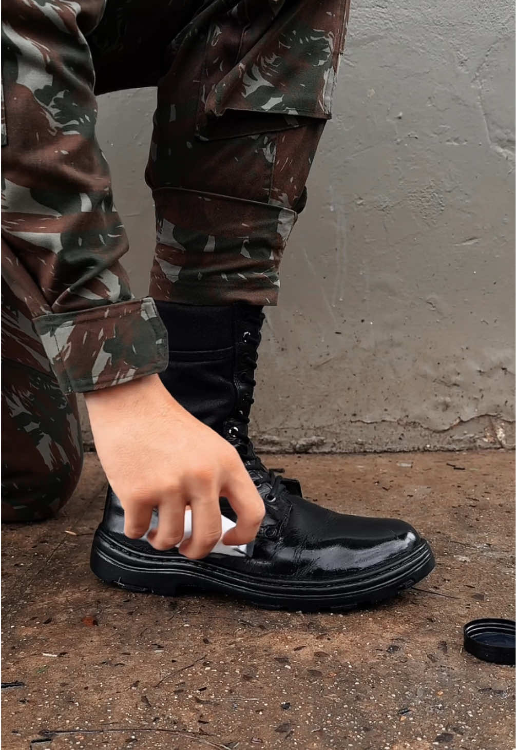 Graxa em Gel - Precisando de um produto que dê brilho rápido, e te deixe pronto para a parada diária? Você acabou de encontrar aqui na Centauro Militar. #artigosmilitares #fardamentomilitar #equipamentotatico #militarespoa #quartel