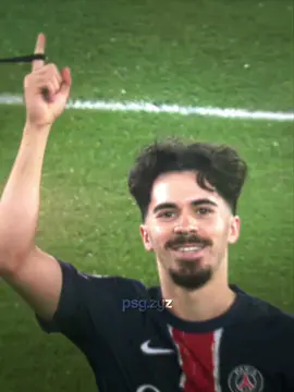 Le meilleur milieu du monde : Vitinha 🤩 🔴🔵 #viralvideos #fyp #pourtoii #percer #footballtiktok #psg #vitinha #ae 