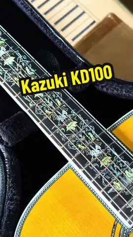 Kazuki KD100 อินเลย์หอย Abalone และ Pearl แท้ ถูกฝังด้วยมืออย่างประณีตบนฟิงเกอร์บอร์ด ดีไซน์ Art Nouveau หรูหรา เหมือนหลุดมาจากหอศิลป์  ไม่ใช่แค่เล่นเพราะ แต่สวยงามระดับสะสม #musiclandscapes #KazukiKD100 #musicentrance #kazuki #กีตาร์โปร่ง #allsolidguitar 