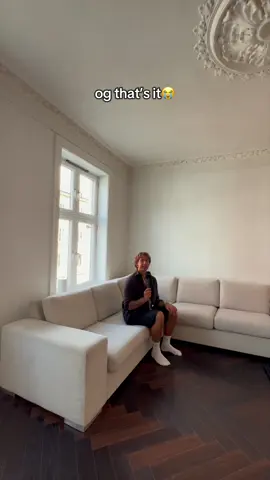 HJELP MEG😭😭😭  Sofabord: Firkantet eller rundt? Gardiner: Skinner eller stenger? Speil: Firkantet eller rundt?  #interiør #interiørtips #interiordesign 