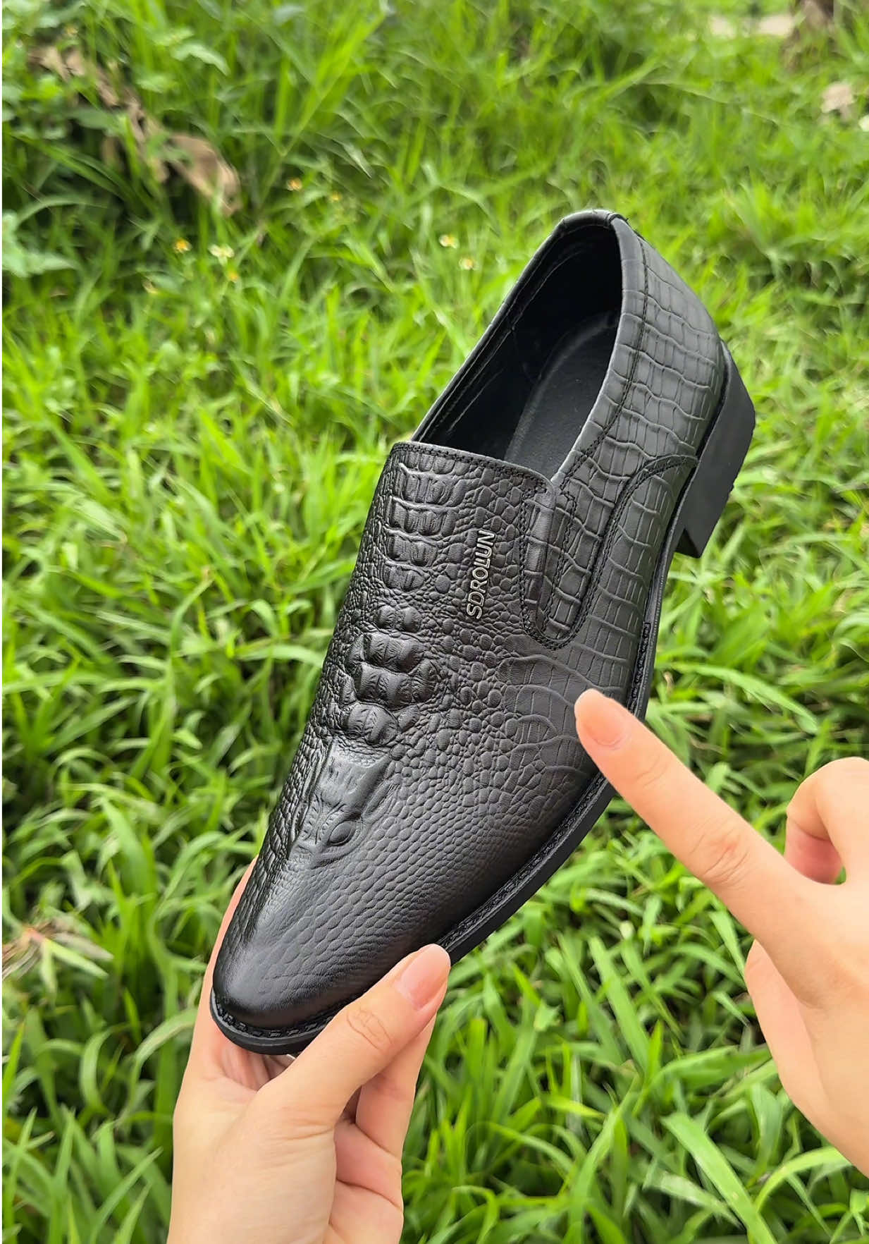 Giày da bò dập vân cá sáu 3D, giày tây nam, giày mũi nhọn #giaydanhuy #giaymuinhon #giaycongsonam #giaytaynam #giayluoinam 