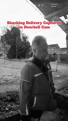 This mail carrier didn’t know what to think 😮😳 #shocking #doorbellcamera #packagedelivery #unexpected #fyp 