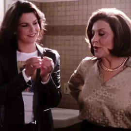 forever a lorelai defender❤️ #fyp #gilmoregirls #lorelaigilmore #emilygilmore #gilmoregirlsedit #lorelaigilmoreedit #lorelaiandemily #mommyissues 