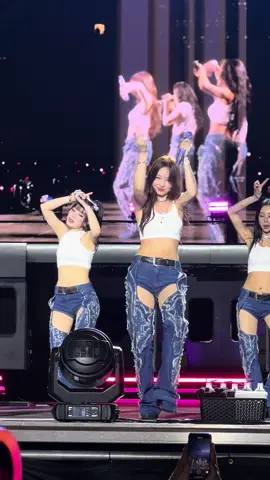 Lollapalooza Day 3 - TWICE  #lollapalooza #lolla #Twice #twiceedit #chicago #fypシ #nayeon 