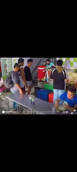 In a world where you can be anything, be kind. Salute sayo Kuya dumami pa sana ang mga katulad mo.🙏❤️#goodsamaritan #kindness #fbreelsvideo #fypシ゚viralシ