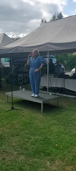 my friend nicola O'Connor singing at souldest a flow event what a voice 