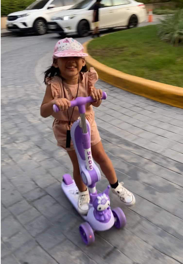 Sobrang enjoy na enjoy ang anak ko #kidsscooter🛴 #kidscooterwithmusic #kidsscooterwithlightandsounds #kidsscooterwithseat #scooter #fyp #tiktokshop 
