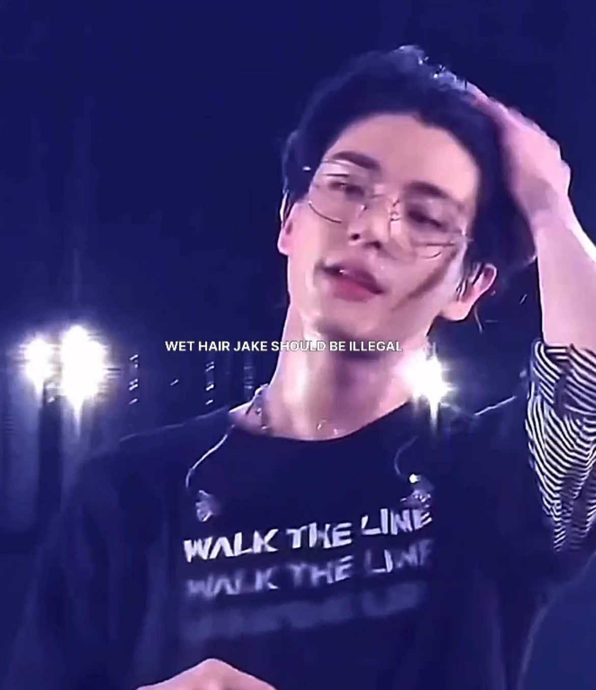 wet hair is my weakness fr #jake #jakesim #simjaeyun #enhypen #engene #wethair #wetthebed #wtl #walktheline #fyp 