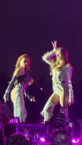 bambaşka biri..@manifestgirls @manifestkonser @suedauluca @Lidya Pınar @zeynep oktay @Esin Bahat @minasolakk  . . . . #keşfetteyizzz #manifest #edit #fyppp#dancer #viralvideos #konser 