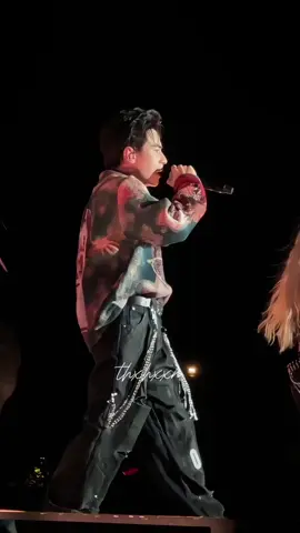 Mn đừng nghĩ quẩn nhé:))) hẹ hẹ  📷: on vd  #QuangHungMasterD #THENEXTliveconcert2025 