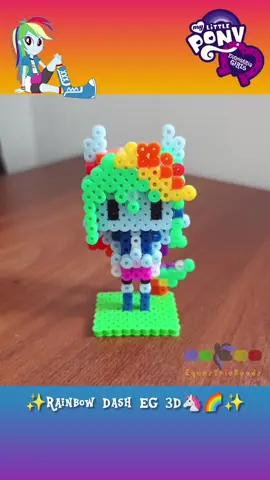✨Rainbow Dash EG 3D✨ Presentamos el tercero de muchos artículos que tendremos disponibles durante el Ponyfest Expo Cartoon :3 Una figura hecha a base de varias piezas de hama beads, ensambladas a base de presión y pegamento para hacer una figura , perfecto para tenerla en tu estantería, escritorio, o donde quieras :D  El diseño puede encontrarse en internet, es un diseño chino, hay una plantilla con las distintas piezas necesarias para crearla y como ensambarla :3 #brony #mlpfim #mlp #mlpcollector #rainbowdash 