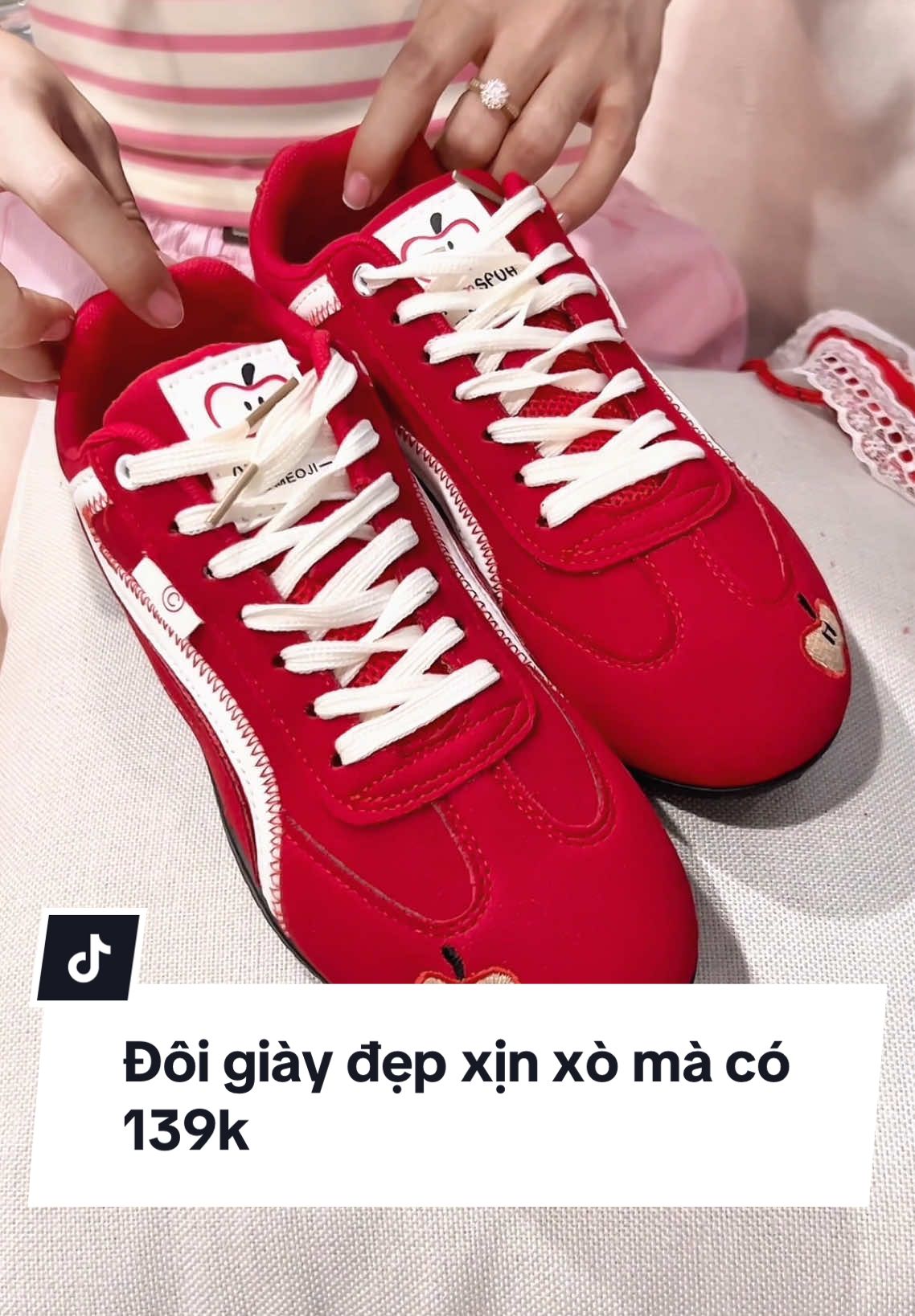 Đẹp nha ở ngoài nhìn mê lắm ạ #xuhuong #xuhuongbanhang #giaythethao #giaythethaonu #giaythethaonudamem #giaythethaodalon #giayphoido #thoitrangnu #fashiongirl #Huehihung #giaynu 