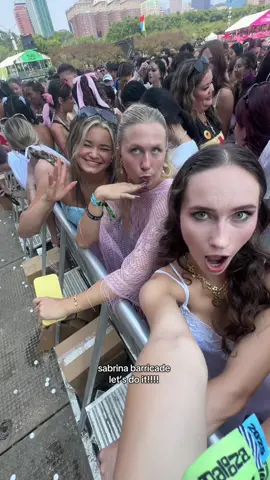 it was a war but we’re here #fyp #lollapalooza #barricade #sabrinacarpenter #sabrinapalooza @Sabrina Carpenter @Team Sabrina 