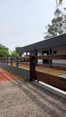 A tão sonhada tour pela nossa casa do sítio 🏡🌿 Cada cantinho foi pensado com carinho e construído com muito amor. Ainda não tá 100% pronto, mas o lar… esse já nasceu faz tempo. 🙏🏼❤️ #reforma #minhacasa #gratidao #fouryou #fo #sitio 