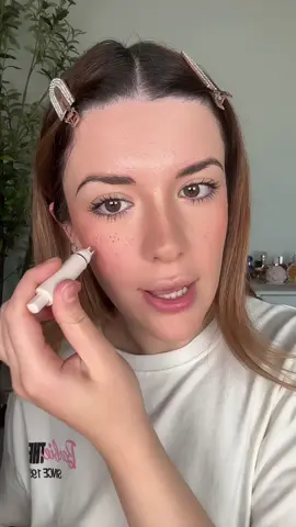 Faux freckles are so in right now! @tarte cosmetics #tartefrecklepen #fauxfreckletutorial #fauxfreckles #gowiththefaux #gowiththefauxtarte 